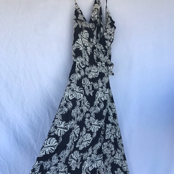 Lucy Love Dresses & Skirts - Black and white wrapped dress with straps